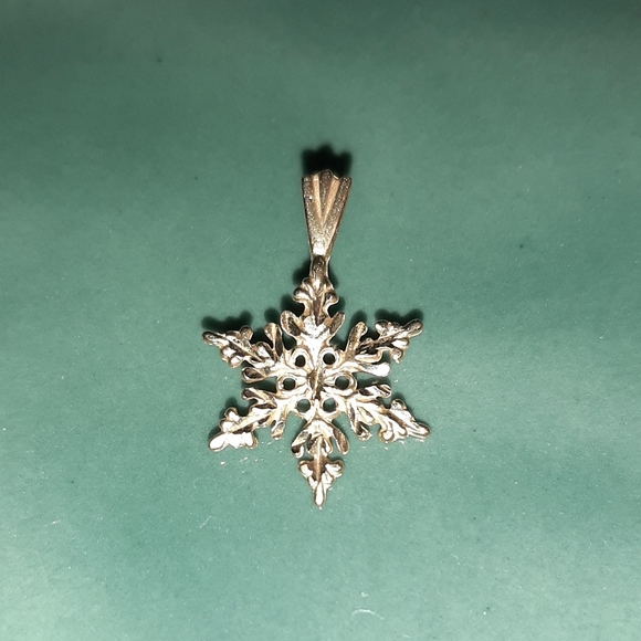 ❄Beautiful! Solid 14kt Gold Snowflake Pendant / Charm❄